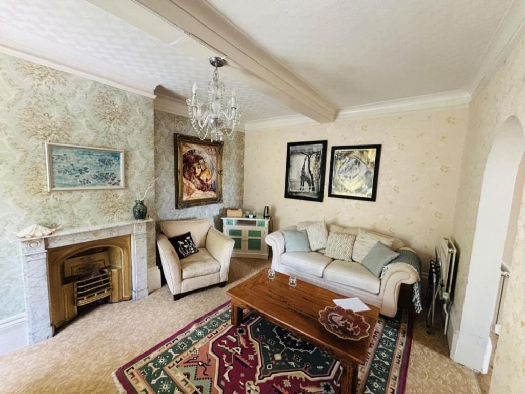 Enchanted Manor Niton Room photo